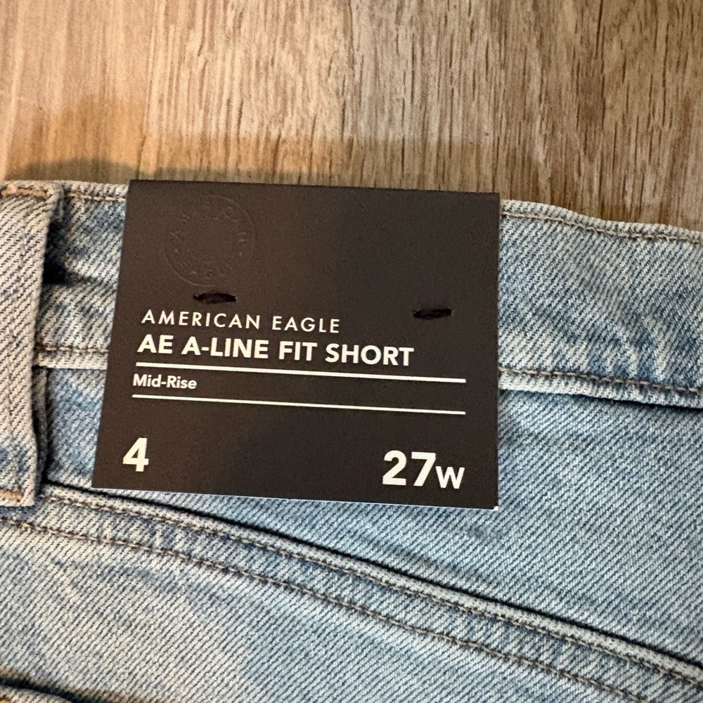American Eagle A-Line Fit Short Denim Distressed Women’s Shorts Size 4 NWT - Picture 4 of 6